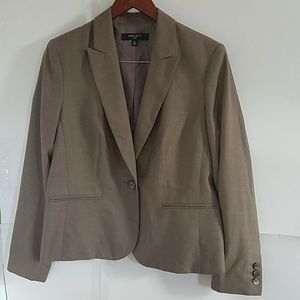 Nine West women blazer. Tan, size 12